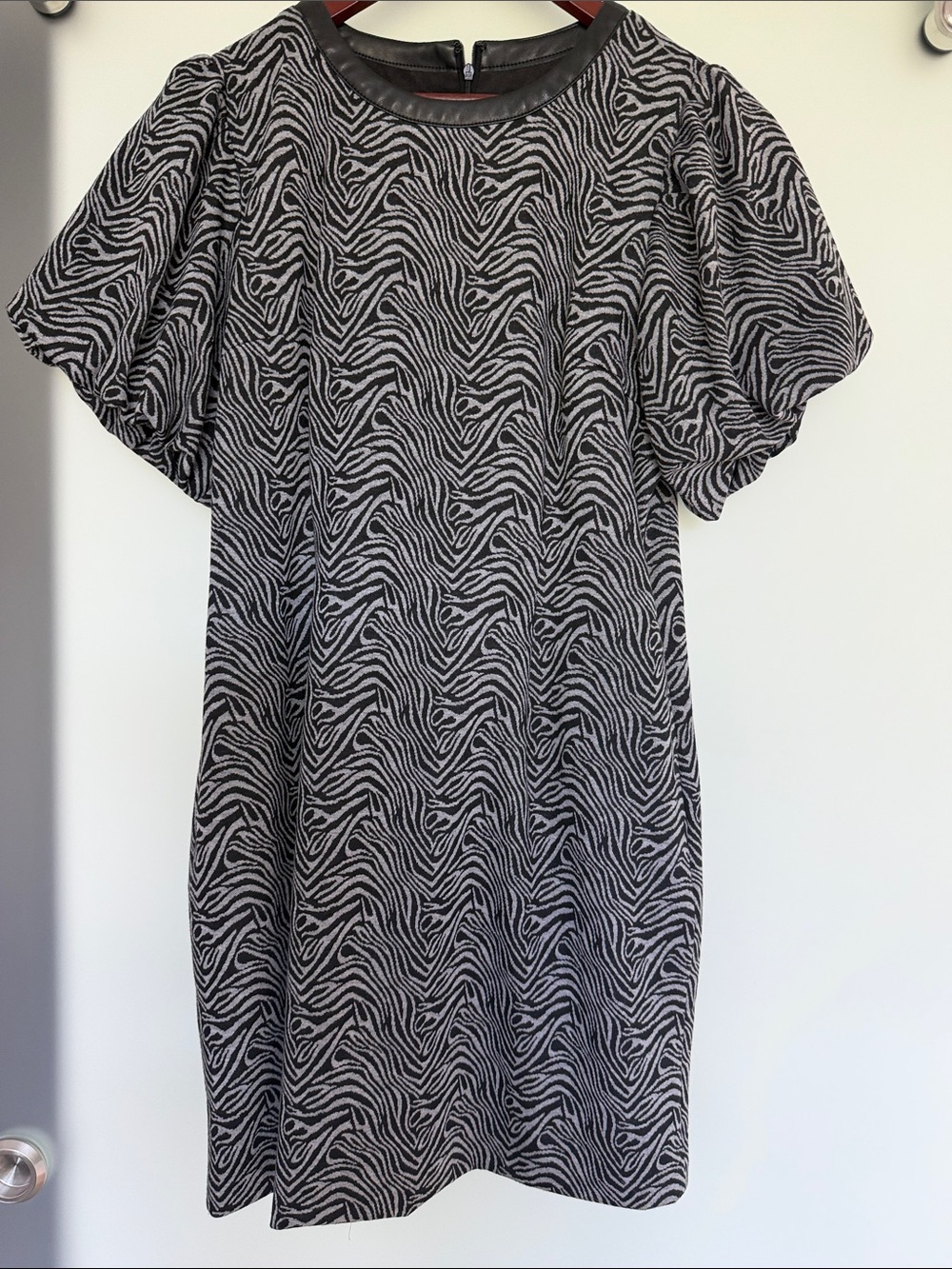 THML NEVER Worn Black and Gray Zebra-Print Short Sleeve Lined Dress. Size L